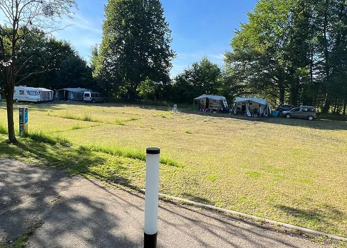 Luxusní stan Camp Fish, Parcele Kempingowe Z Wlasnym Namiotem, Przyczepa Lub Kamperem