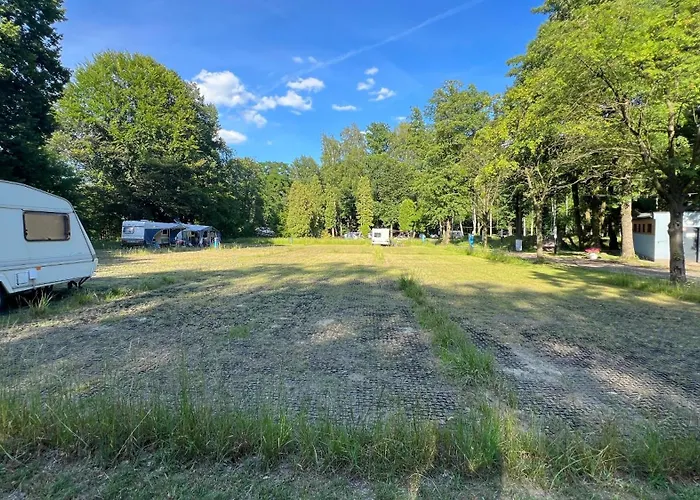 Luxusní stan Camp Fish, Parcele Kempingowe Z Wlasnym Namiotem, Przyczepa Lub Kamperem